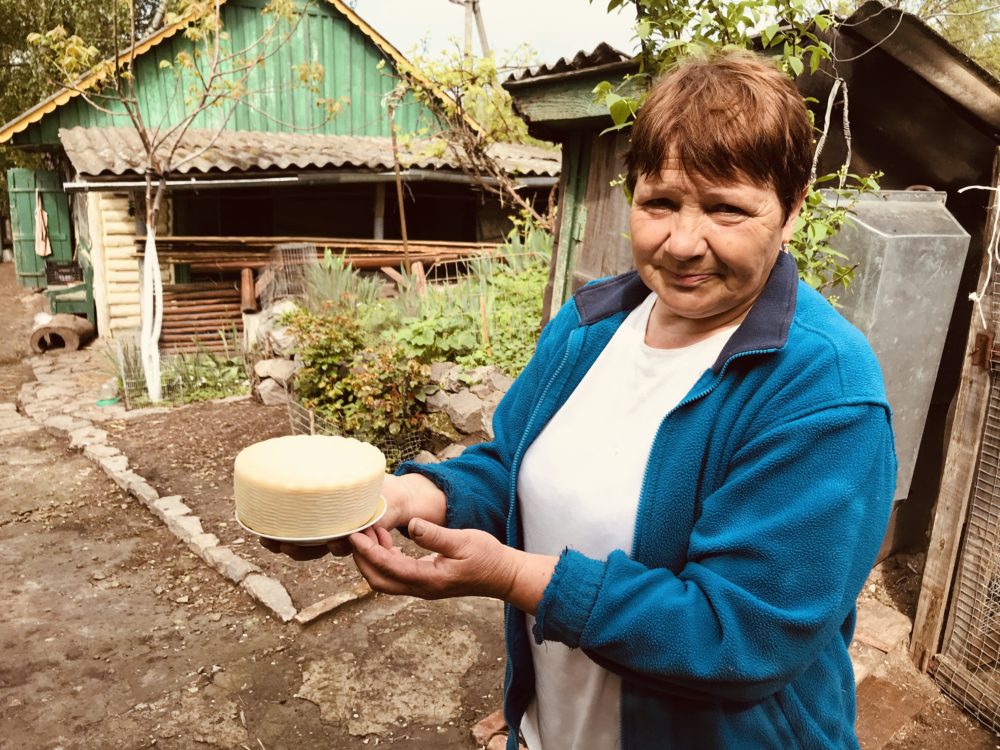 Прекрасні сусіди, які живуть поруч зі стайнею.